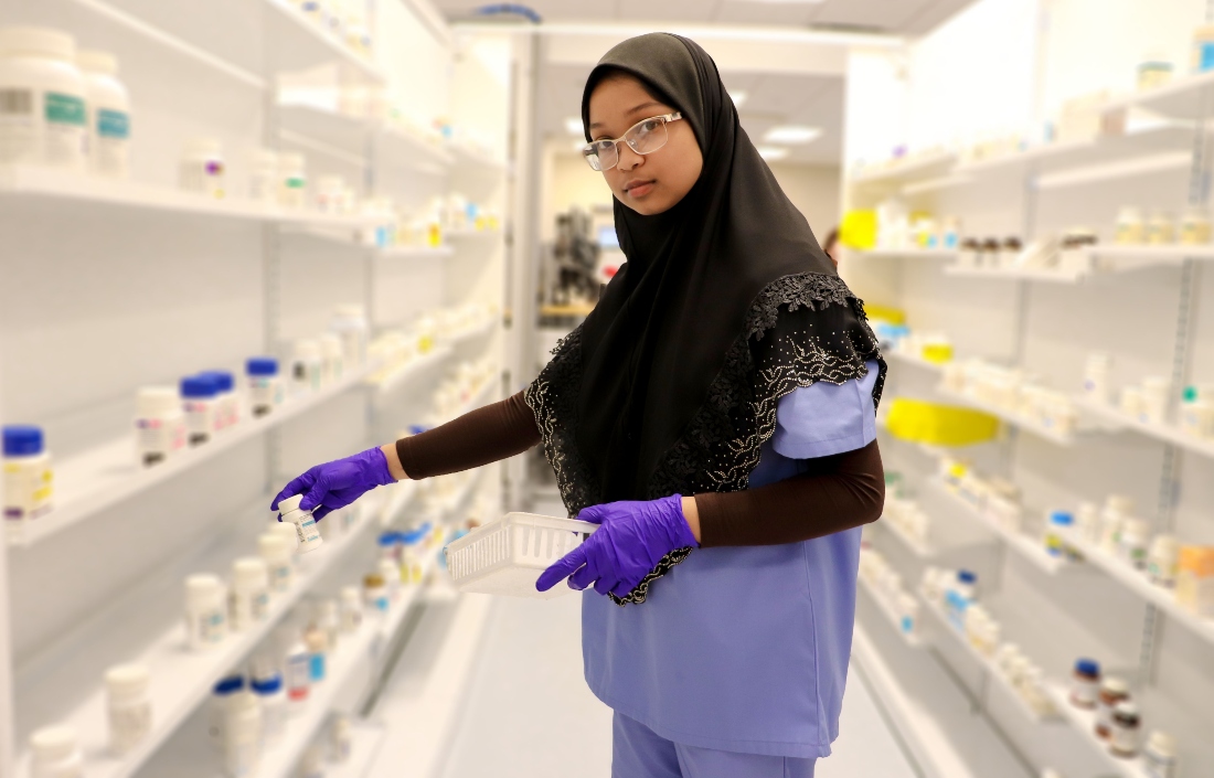 A Pharmacy Technician Retail program student works in the pharmacy.